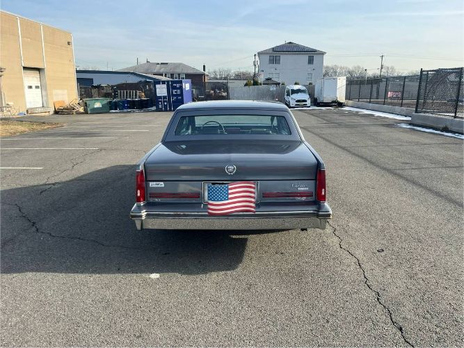 Cadillac-Deville-1988-16