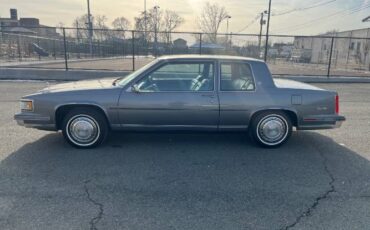 Cadillac-Deville-1988-18