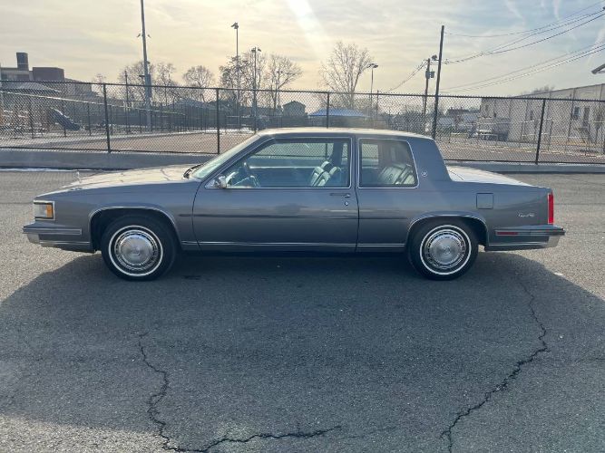Cadillac-Deville-1988-18