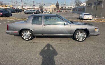 Cadillac-Deville-1988-19