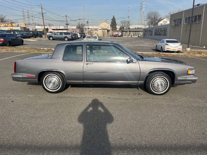 Cadillac-Deville-1988-19