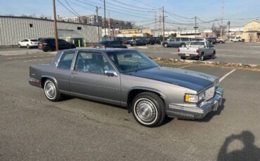 Cadillac-Deville-1988-20