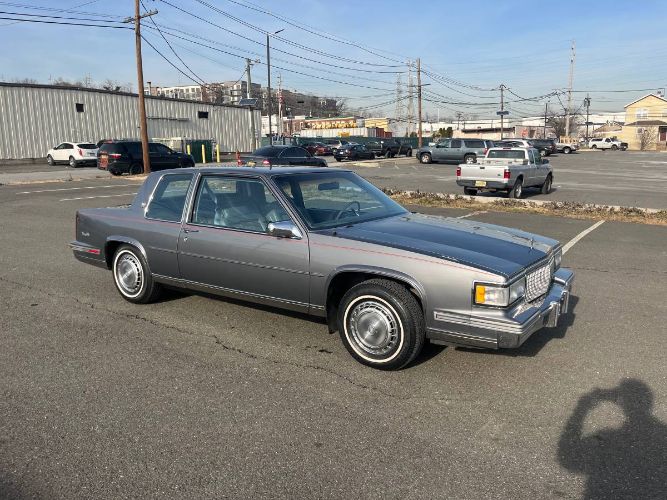 Cadillac-Deville-1988-20