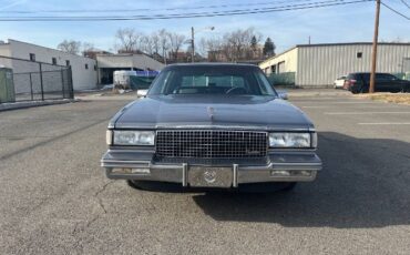 Cadillac-Deville-1988-21