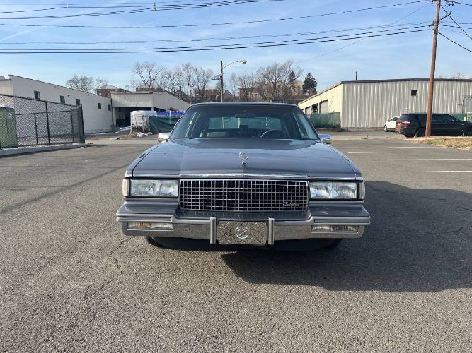 Cadillac-Deville-1988-21