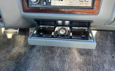 Cadillac-Deville-1988-3