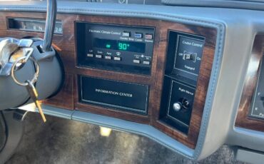 Cadillac-Deville-1988-4