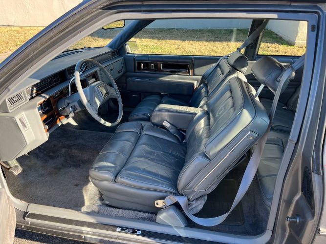 Cadillac-Deville-1988-6