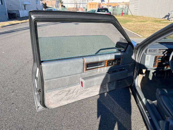 Cadillac-Deville-1988-9