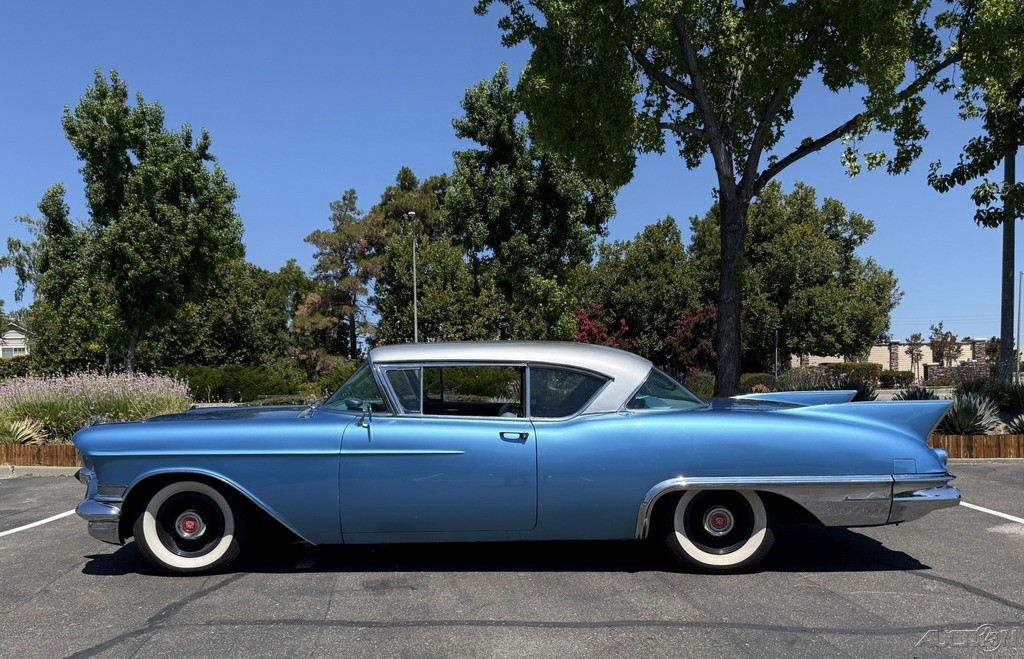Cadillac-Eldorado-1957-Coupe-2