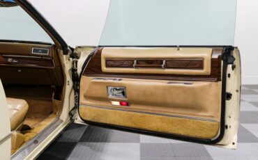 Cadillac-Eldorado-1976-Yellow-Yellow-23