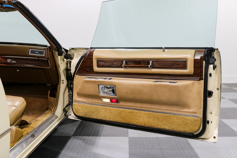 Cadillac-Eldorado-1976-Yellow-Yellow-23