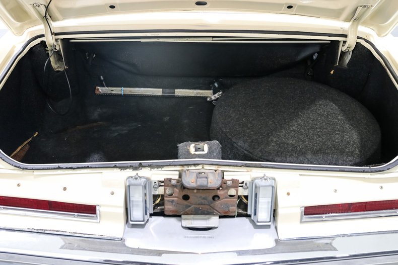Cadillac-Eldorado-1976-Yellow-Yellow-30