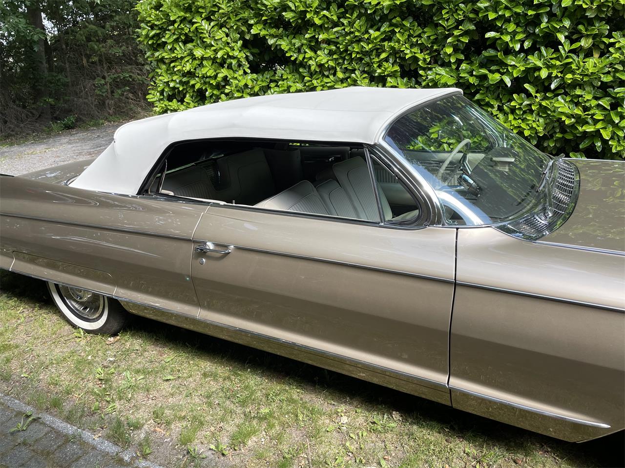 Cadillac-Eldorado-biarritz-1961-Aspen-Gold-Beige-16