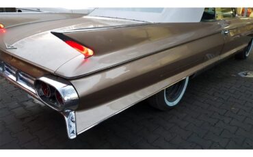 Cadillac-Eldorado-biarritz-1961-Aspen-Gold-Beige-3