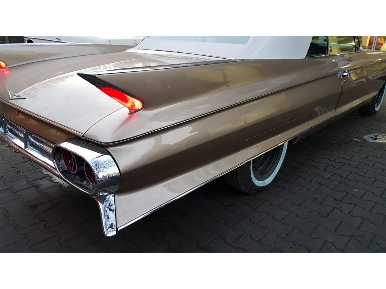 Cadillac-Eldorado-biarritz-1961-Aspen-Gold-Beige-3