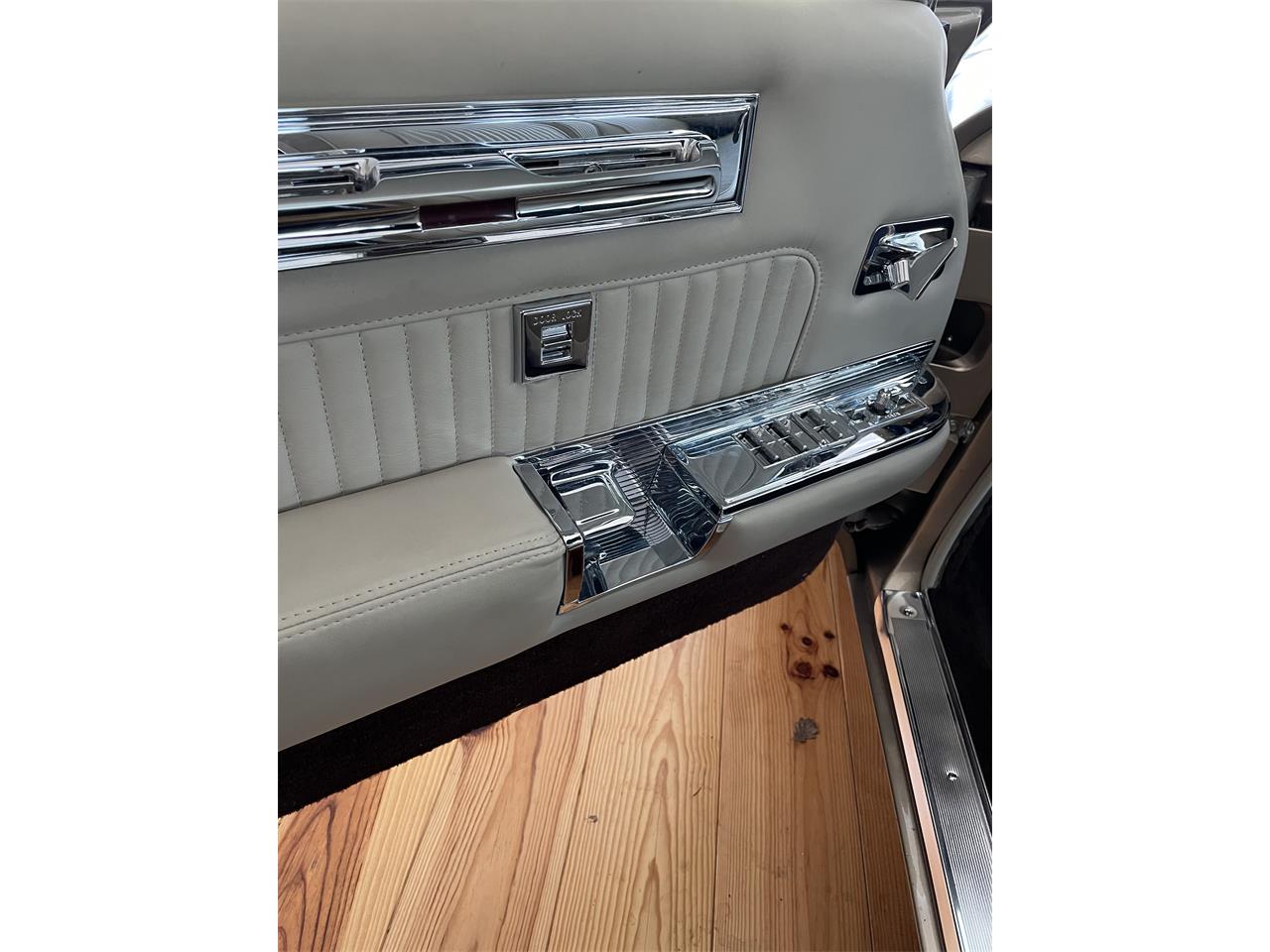 Cadillac-Eldorado-biarritz-1961-Aspen-Gold-Beige-6
