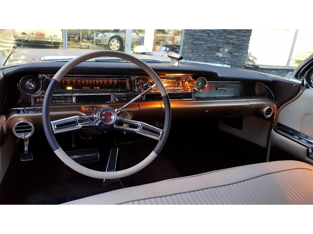Cadillac-Eldorado-biarritz-1961-Aspen-Gold-Beige-9
