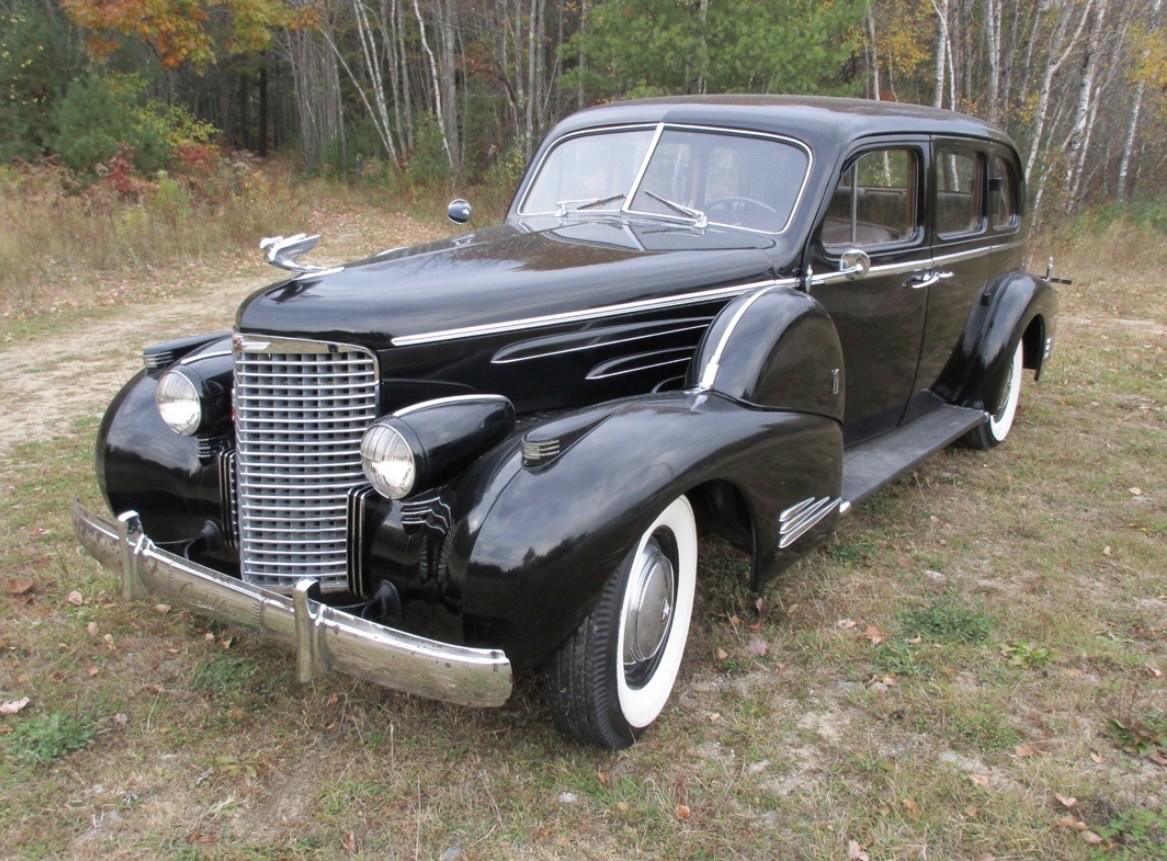 Cadillac-Fleetwood-1938-12