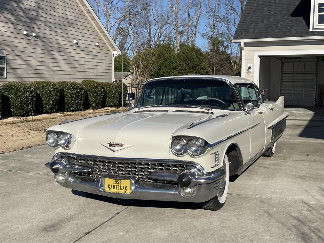 Cadillac-Fleetwood-1958-White-Tan-1