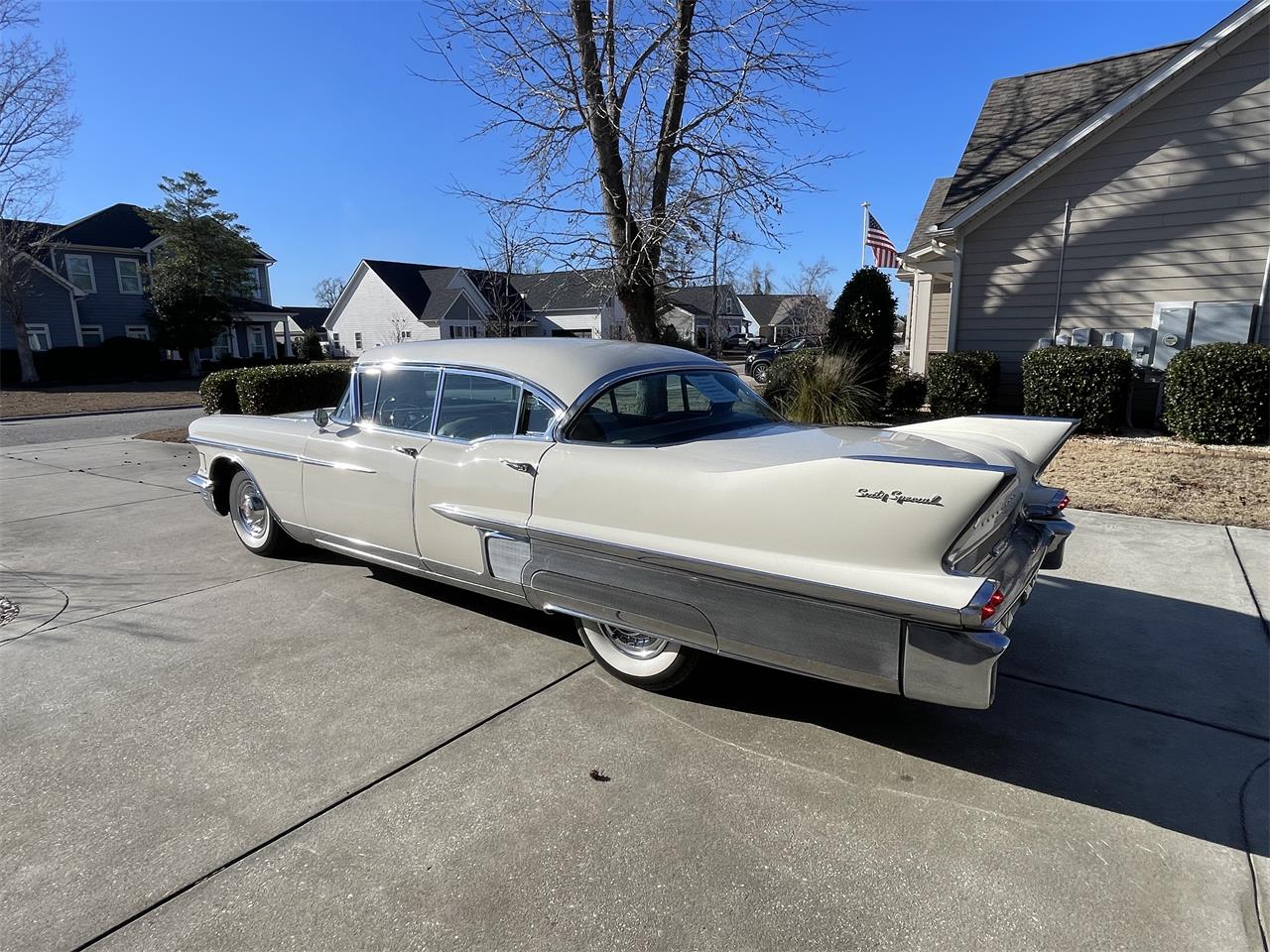 Cadillac-Fleetwood-1958-White-Tan-10