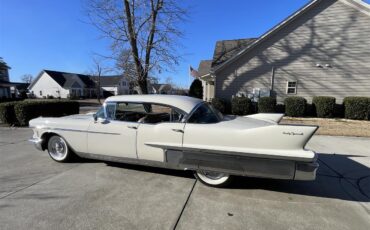 Cadillac-Fleetwood-1958-White-Tan-12