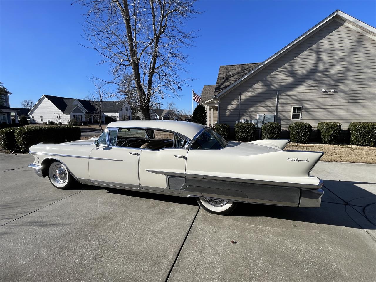 Cadillac-Fleetwood-1958-White-Tan-12