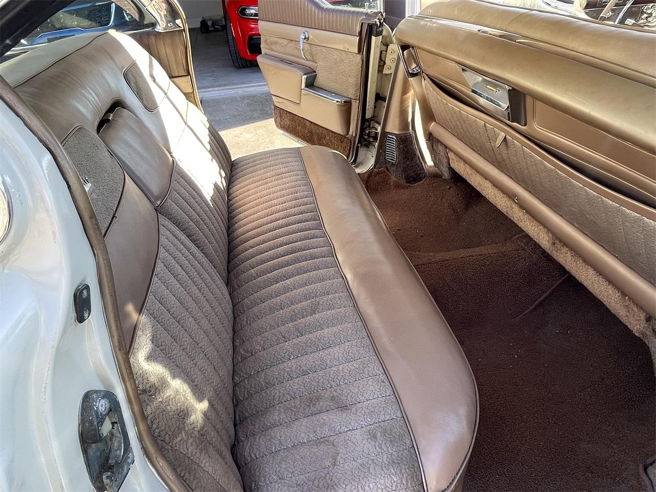 Cadillac-Fleetwood-1958-White-Tan-15
