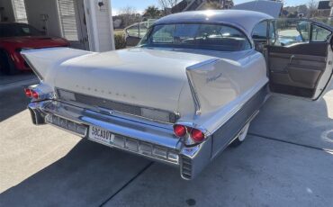 Cadillac-Fleetwood-1958-White-Tan-2