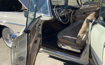 Cadillac-Fleetwood-1958-White-Tan-3