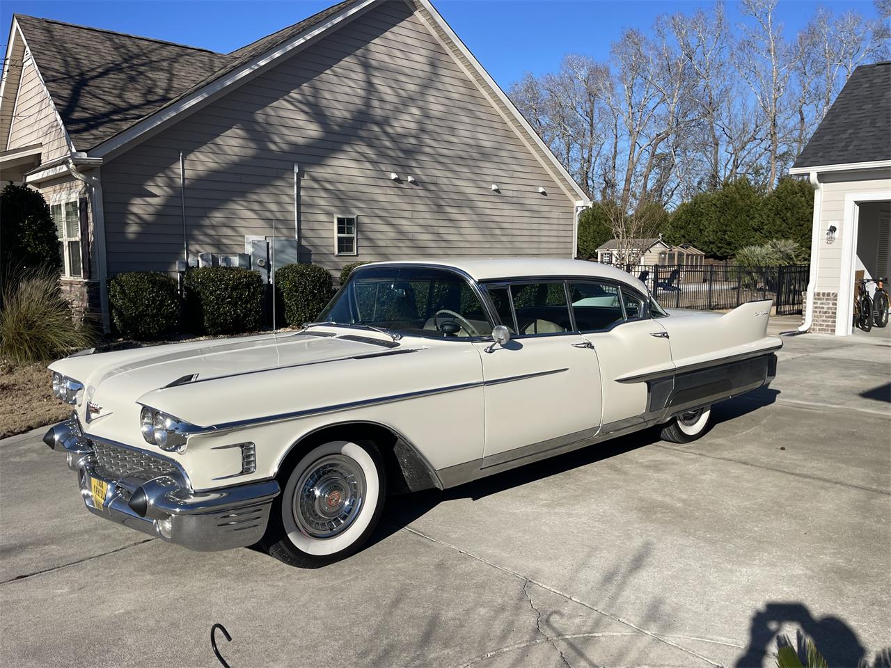 Cadillac-Fleetwood-1958-White-Tan-7