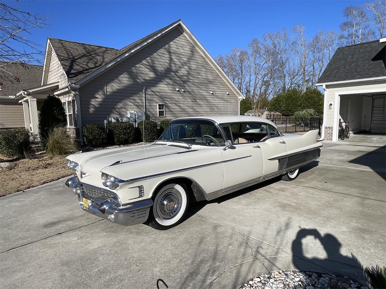 Cadillac-Fleetwood-1958-White-Tan-8