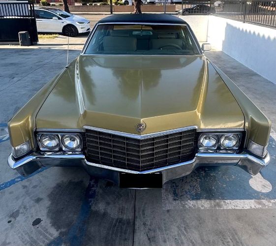 Cadillac-Fleetwood-1969-Gold-1