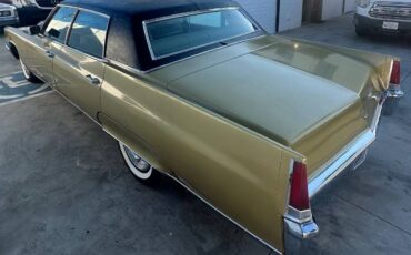 Cadillac-Fleetwood-1969-Gold-10