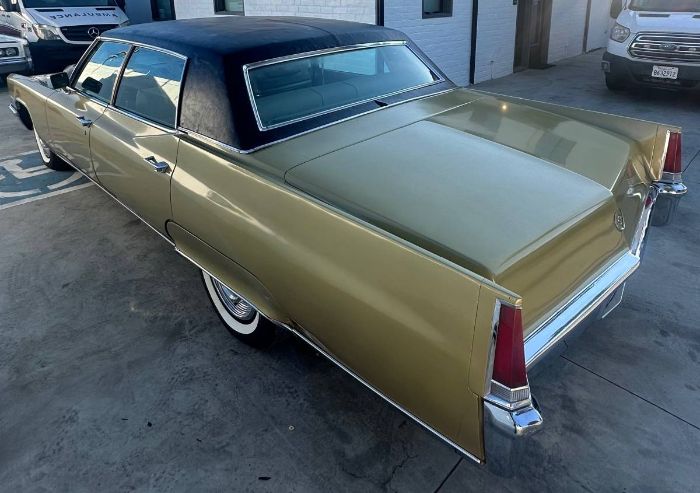 Cadillac-Fleetwood-1969-Gold-10