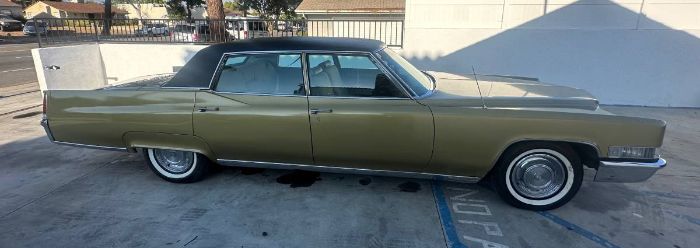 Cadillac-Fleetwood-1969-Gold-11