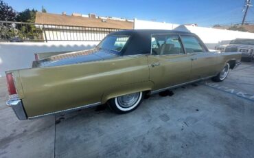 Cadillac-Fleetwood-1969-Gold-13