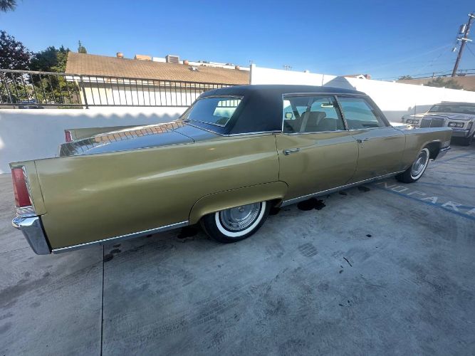 Cadillac-Fleetwood-1969-Gold-13