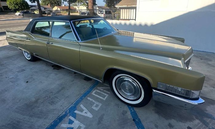 Cadillac-Fleetwood-1969-Gold-14