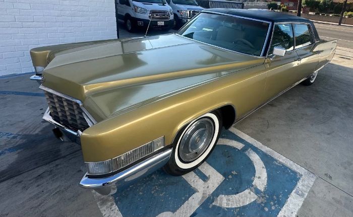 Cadillac-Fleetwood-1969-Gold-16