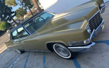 Cadillac-Fleetwood-1969-Gold-2