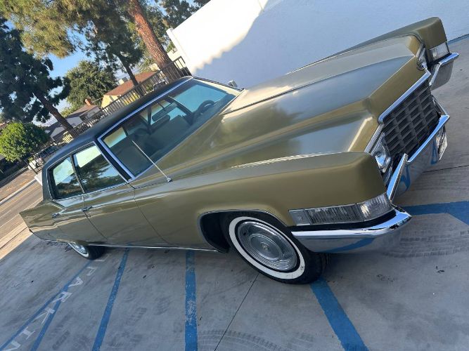 Cadillac-Fleetwood-1969-Gold-2