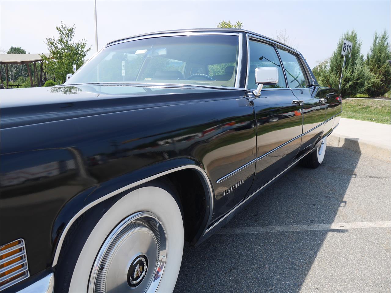 Cadillac-Fleetwood-1970-Black-Saddle-10