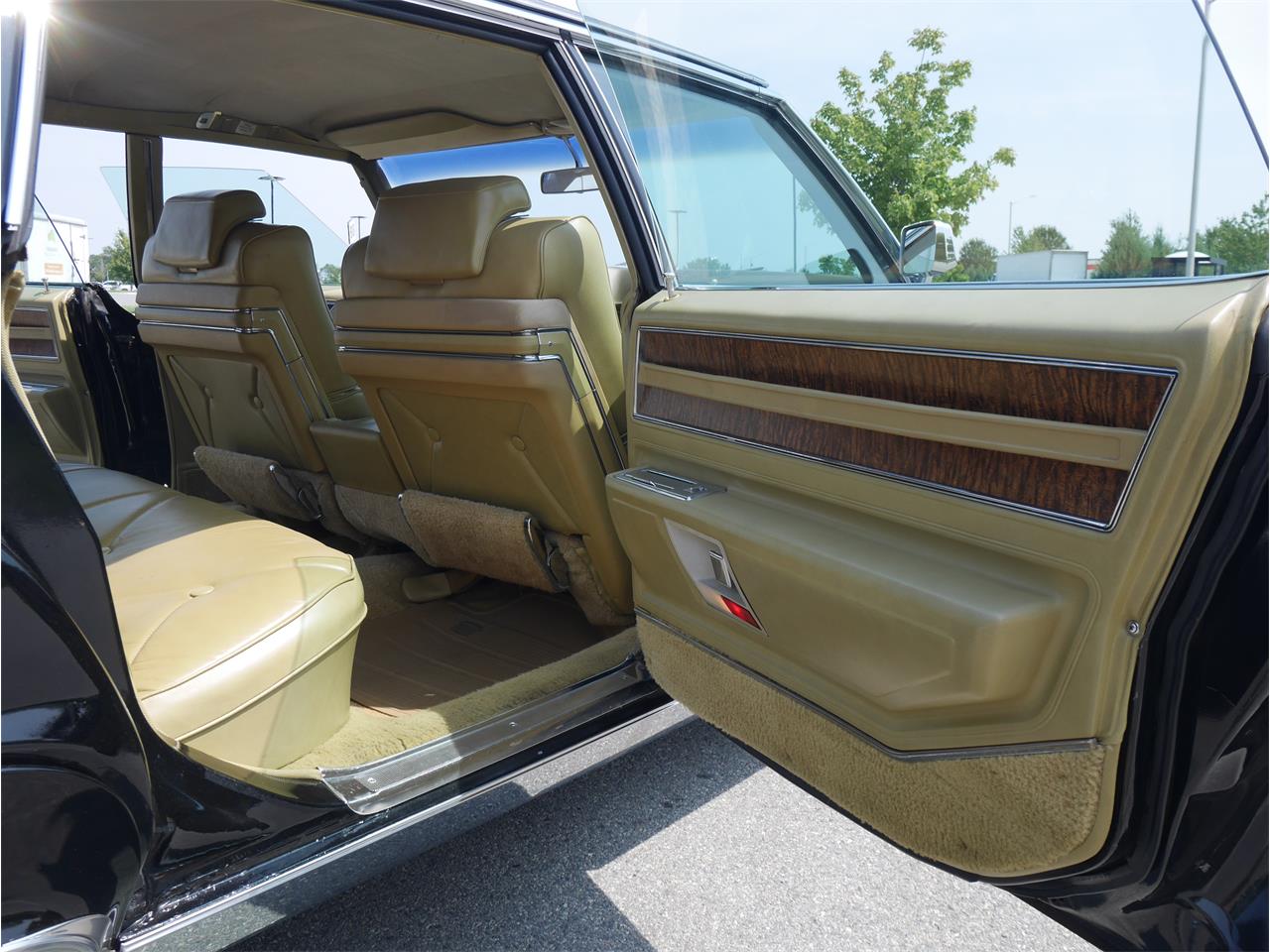 Cadillac-Fleetwood-1970-Black-Saddle-17