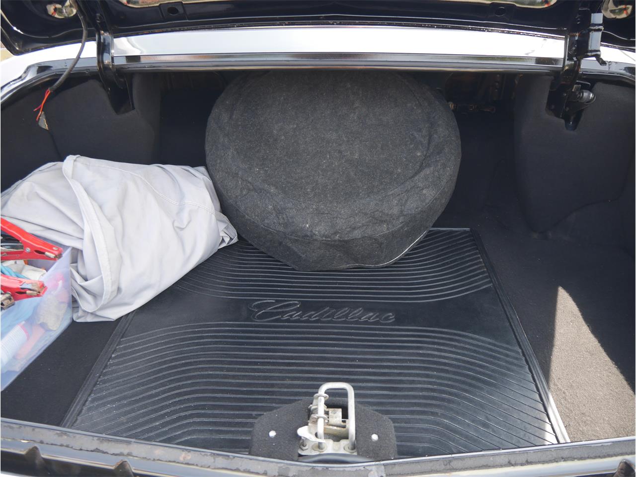 Cadillac-Fleetwood-1970-Black-Saddle-28