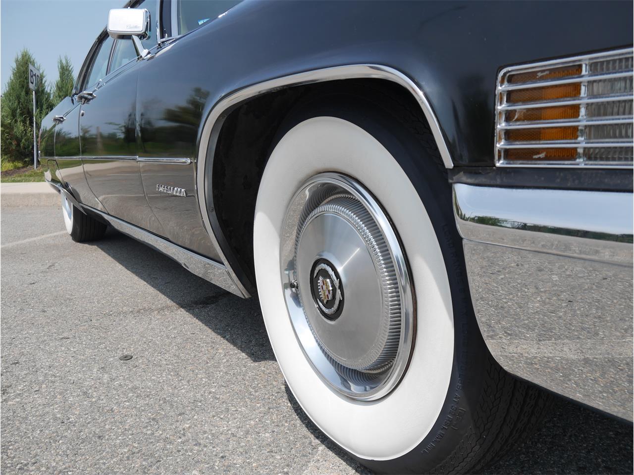 Cadillac-Fleetwood-1970-Black-Saddle-31