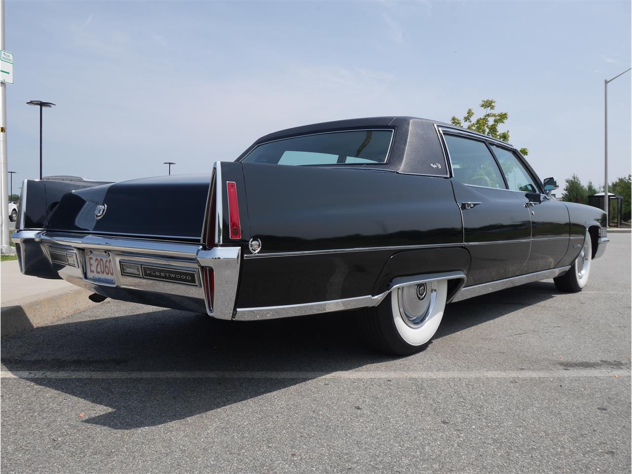 Cadillac-Fleetwood-1970-Black-Saddle-4