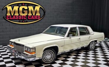 Cadillac-Fleetwood-1981-Sedan
