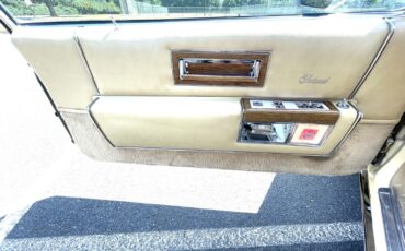 Cadillac-Fleetwood-1985-12