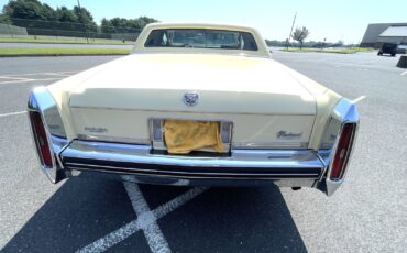 Cadillac-Fleetwood-1985-5